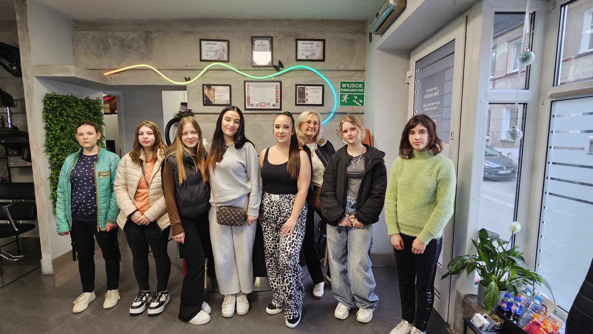 Inspirujące spotkanie z rzemiosłem – wizyta w zakładzie fryzjerskim