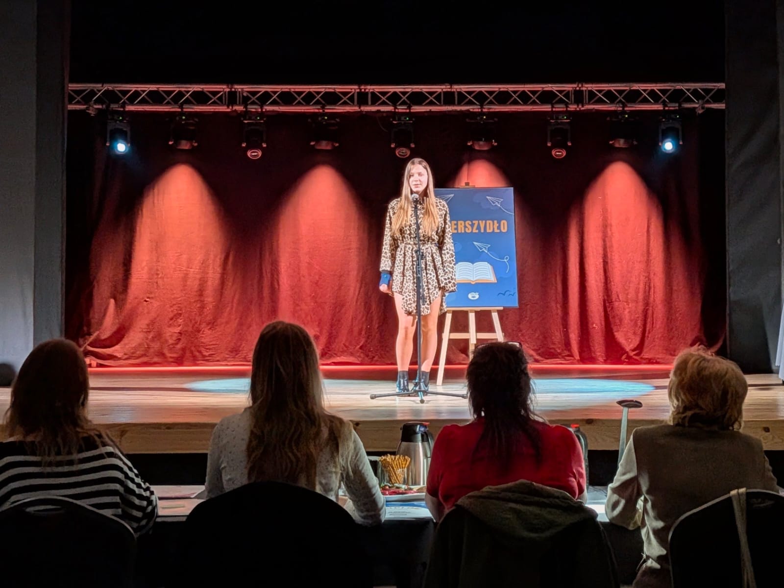 Nasza uczennica na podium konkursu recytatorskiego „Wierszydło”